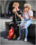 WDarress-Street-Women-Eating-Munich-Lunch